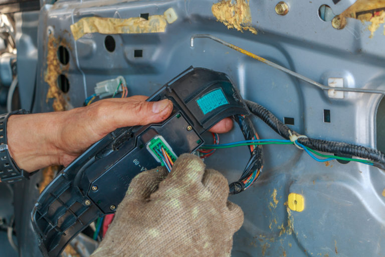 fixing wire switches always ready: car and door unlocking services in lake mary, fl – your reliable choice